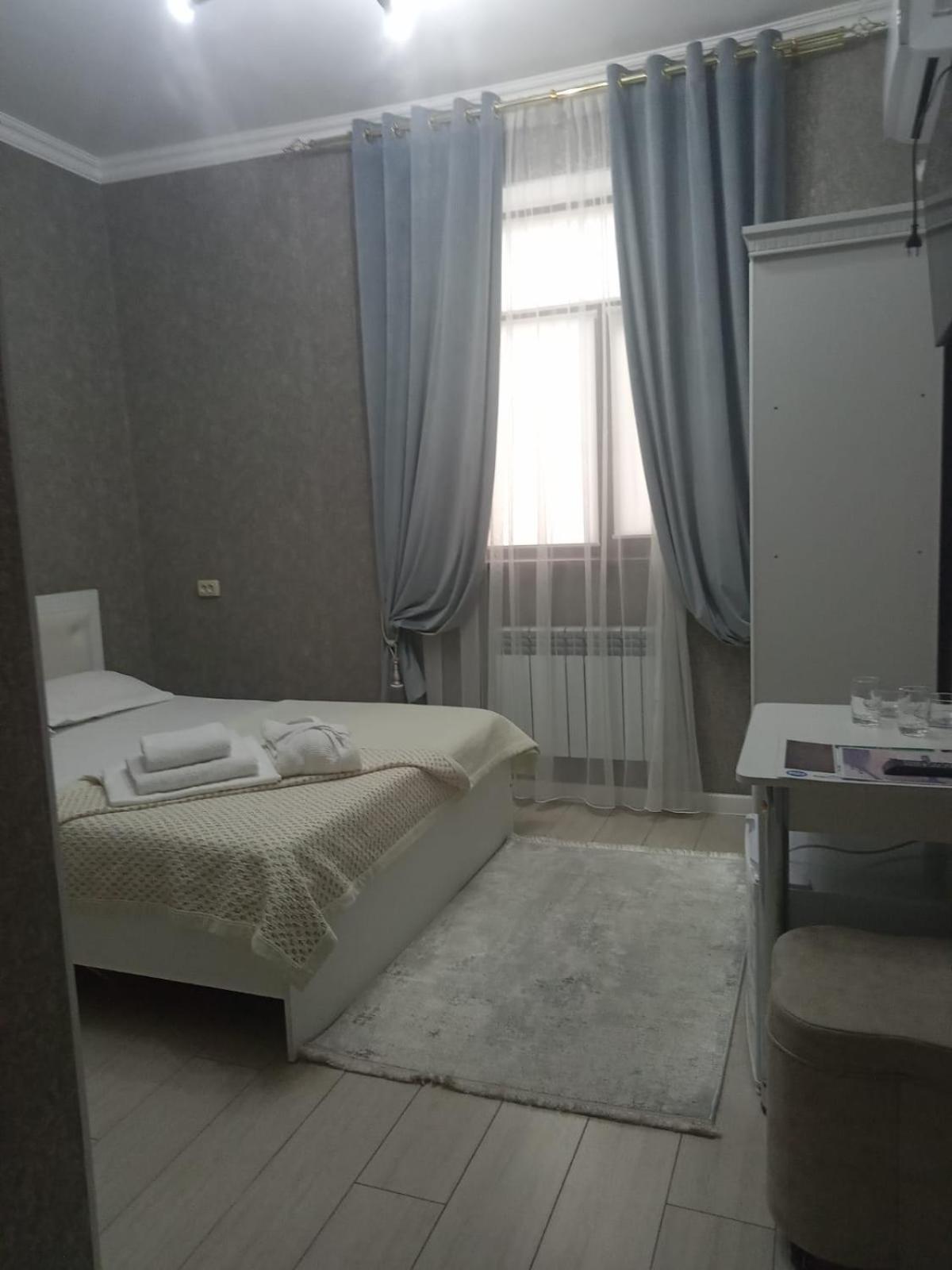 Keruen Deluxe Hotell Taraz Exteriör bild