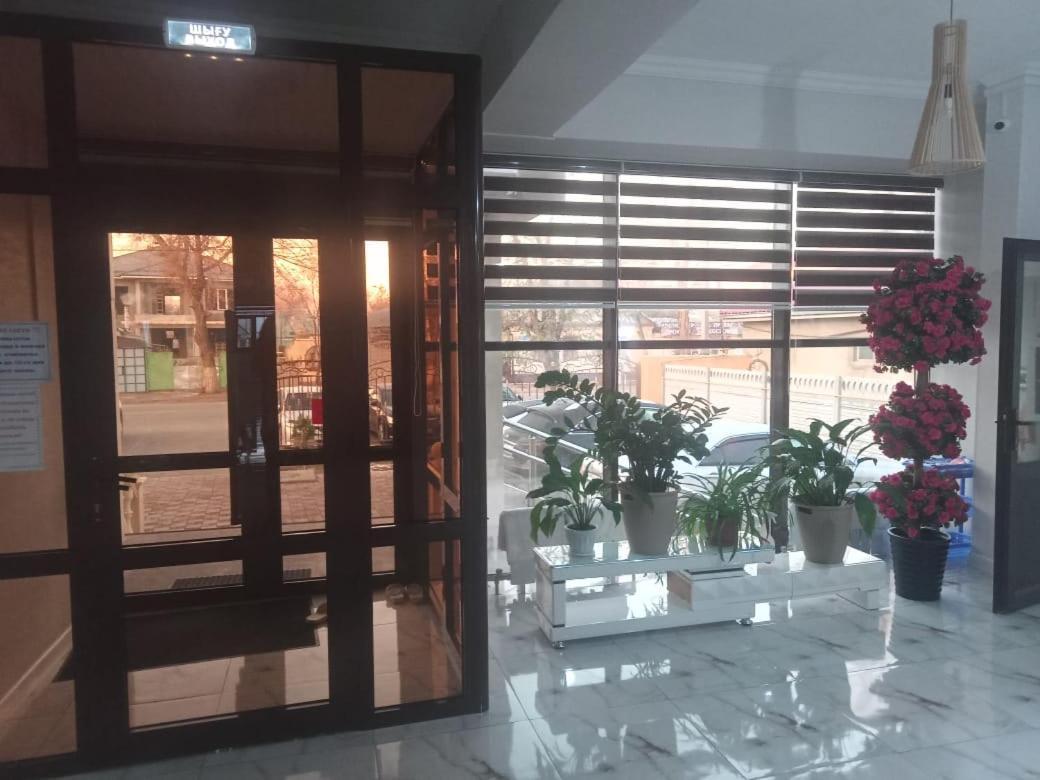 Keruen Deluxe Hotell Taraz Exteriör bild